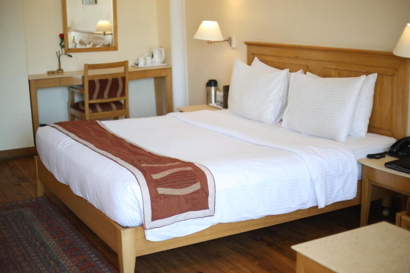 Hotel Willow Banks - Boutique 4 Star Hotel On The Mall Road Shimla Eksteriør bilde